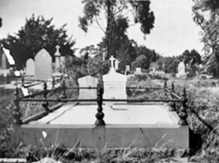 Charlotte, Ernest, Ernest J grave Faulkner - 31kB jpg